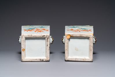 A pair of Chinese famille rose square vases, 19/20th C.