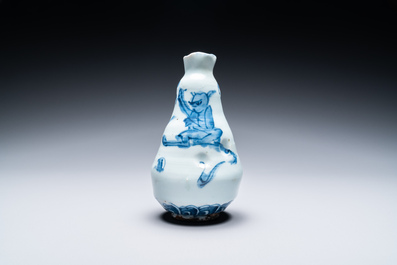 A small Chinese blue and white ko-sometsuke 'monkey' vase for the Japanese market, Transitional period