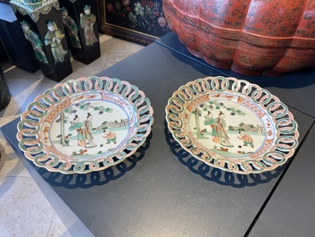 A pair of Chinese famille verte plates with reticulated border, Kangxi