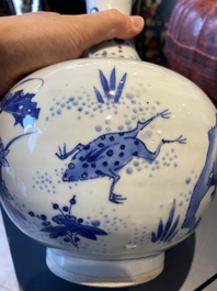 A Chinese blue and white bottle vase with a frog, a lizard and butterflies, Transitional period