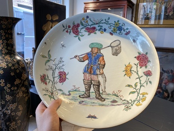 Un plat en porcelaine de Chine surd&eacute;cor&eacute; aux Pays-Bas &agrave; d&eacute;cor d'un p&ecirc;cheur, Yongzheng/Qianlong