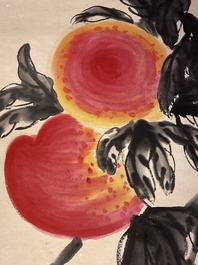 Ecole chinoise, d'apr&egrave;s et avec la signature de Qi Baishi (1864 - 1957): 'P&ecirc;ches', encre et couleurs sur papier