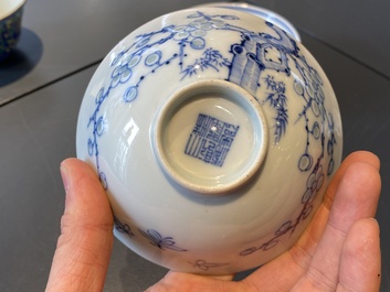 Quatre bols en porcelaine de Chine famille rose et en bleu et blanc, 19/20&egrave;me