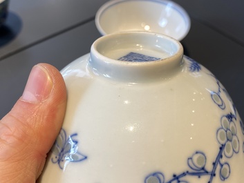 Quatre bols en porcelaine de Chine famille rose et en bleu et blanc, 19/20&egrave;me