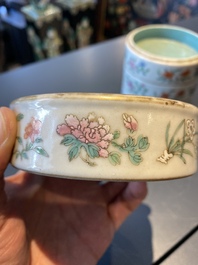 Une bo&icirc;te couverte &agrave; cinq pi&egrave;ces en porcelaine de Chine famille rose, Jiaqing