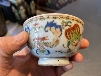 Une tasse et soucoupe en porcelaine de Chine famille rose &agrave; d&eacute;cor 'Pompadour',  Yongzheng/Qianlong