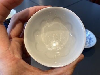 Four various Chinese famille rose and blue and white bowls, 19/20th C.