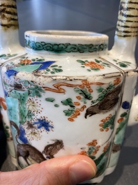 Une th&eacute;i&egrave;re en porcelaine de Chine famille verte &agrave; d&eacute;cor d'animaux mythiques, Kangxi