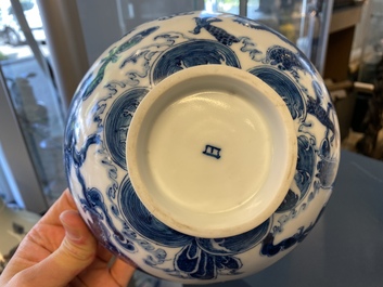 A pair of Chinese 'Bleu de Hue' bowls for the Vietnamese market, 20th C.