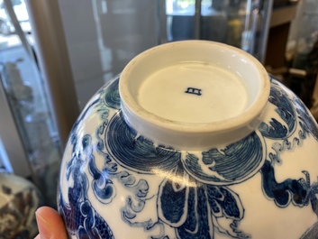 A pair of Chinese 'Bleu de Hue' bowls for the Vietnamese market, 20th C.