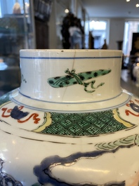 Un vase en porcelaine de Chine famille verte &agrave; d&eacute;cor d'une sc&egrave;ne du 'Xi Xiang Ji', Kangxi