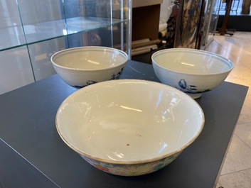 A pair of Chinese blue and white 'Nanking Cargo' bowls and a famille rose millefleurs bowl, 18/19th C.