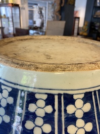 A large Chinese blue and white fish bowl with an eagle and magpies, 19th C.