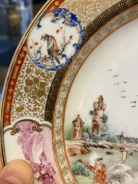 Une assiette en porcelaine de Chine famille rose figurant la chasse aux tigres en Calcutta, Qianlong