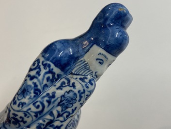 Twee blauw-witte Delftse figuren van een Chinese man en een vrouw, 1e kwart 18e eeuw