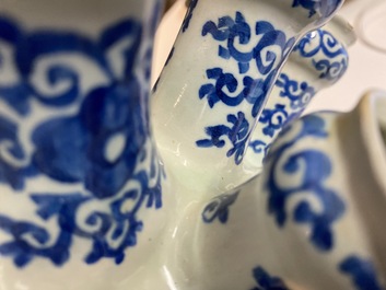 A large Dutch Delft blue and white fan-shaped tulip vase, 17/18th C.