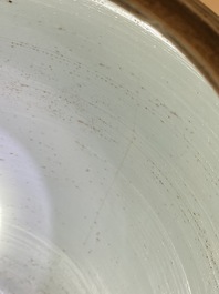 Deux pots couverts en porcelaine de Chine famille rose, 19&egrave;me