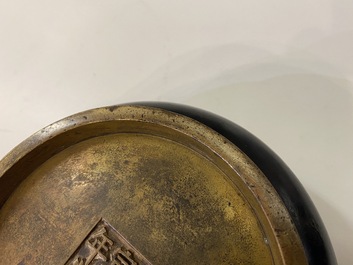 Een Chinese bronzen wierookbrander, Xuande merk, Kangxi