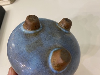 Un br&ucirc;le-parfum tripod en porcelaine de Chine de type junyao, probablement Song