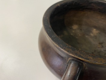 Un br&ucirc;le-parfum en bronze, marque de Xuande, Kangxi