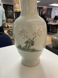 Deux vases en porcelaine de Chine famille rose, 19&egrave;me