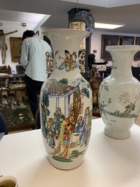 Deux vases en porcelaine de Chine famille rose, 19&egrave;me