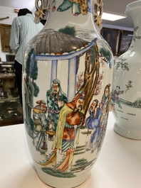 Deux vases en porcelaine de Chine famille rose, 19&egrave;me