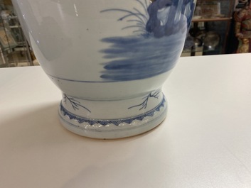 Un vase en porcelaine de Chine en bleu, blanc et rouge de cuivre, 18/19&egrave;me