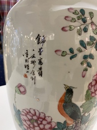 Deux vases en porcelaine de Chine famille rose, 19/20&egrave;me