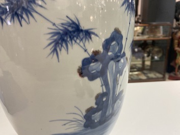 Un vase en porcelaine de Chine en bleu, blanc et rouge de cuivre, 18/19&egrave;me