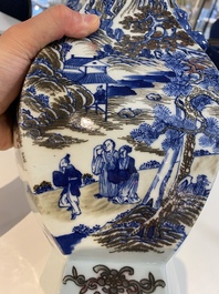 Un vase en porcelaine de Chine en bleu, blanc et rouge de cuivre &agrave; d&eacute;cor d'un paysage montagneux, 19&egrave;me
