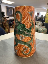 A Chinese tapered cylindrical faux-bois-ground famille verte 'dragon' vase, 19/20th C.