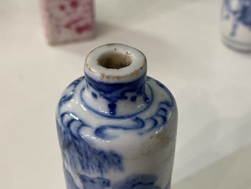 Onze tabati&egrave;res en porcelaine de Chine, la plupart en bleu et blanc, 19/20&egrave;me