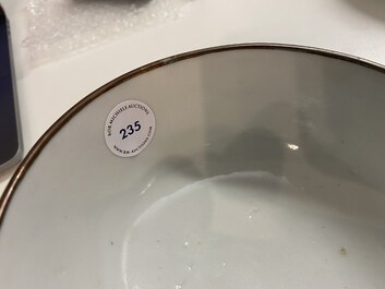 Un bol en porcelaine de Chine 'Bleu de Hue' pour le Vietnam, marque Thieu Tri, 19&egrave;me