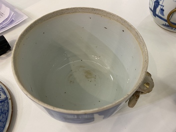 A pair of Chinese blue and white covered bowls, 19th C.