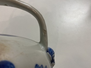 Un pot &agrave; chaux en porcelaine de Chine en bleu et blanc pour le march&eacute; thai, 19&egrave;me