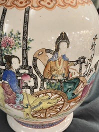 Un vase en porcelaine de Chine famille rose figurant un chariot tir&eacute; par un cerf, 19&egrave;me