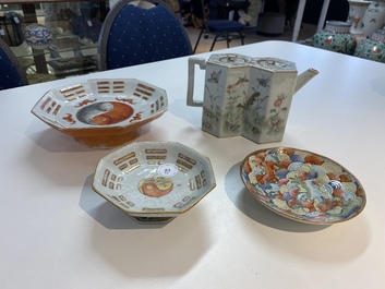 Quatre pi&egrave;ces en porcelaine de Chine famille rose et en rouge de fer, 19&egrave;me