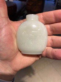 Een Chinese witte jade snuiffles met de 'Acht paarden van Mu Wang', 18/19e eeuw