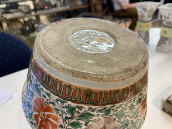 A Chinese famille verte lime pot and cover with floral design for the Vietnamese market, Kangxi