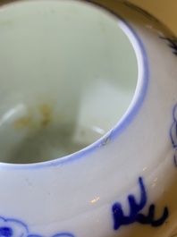 Een Chinese blauw-witte penselenwasser met boeddhistische leeuwen, Kangxi merk, 19e eeuw