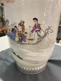 Un vase et une jarre en porcelaine de Chine famille rose, marque de Qianlong, R&eacute;publique