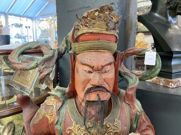 Een grote Chinese of Vietnamese polychroom beschilderde houten figuur, 19e eeuw