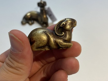 Deux poids de rouleaux et un sceau en bronze, Chine, Qing