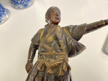 Une figure d'un guerrier en bronze patin&eacute; et dor&eacute;, sign&eacute; Miyao, Meiji, 19&egrave;me