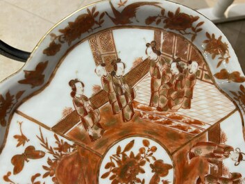 A Chinese 16-piece iron-red and gilt-decorated Canton porcelain tea service, 19th C.