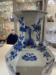 A Chinese blue and white octagonal 'hu' vase, 19th C.