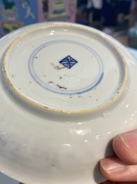 Une tasse couverte et soucoupe en porcelaine de Chine en bleu et blanc pour le march&eacute; fran&ccedil;ais, Kangxi