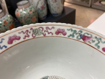 Quatre bols en porcelaine de Chine famille rose pour le march&eacute; Straits ou Peranakan, 19&egrave;me