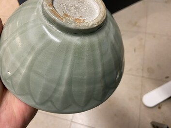 Drie Chinese celadon 'lotus' kommen, Song